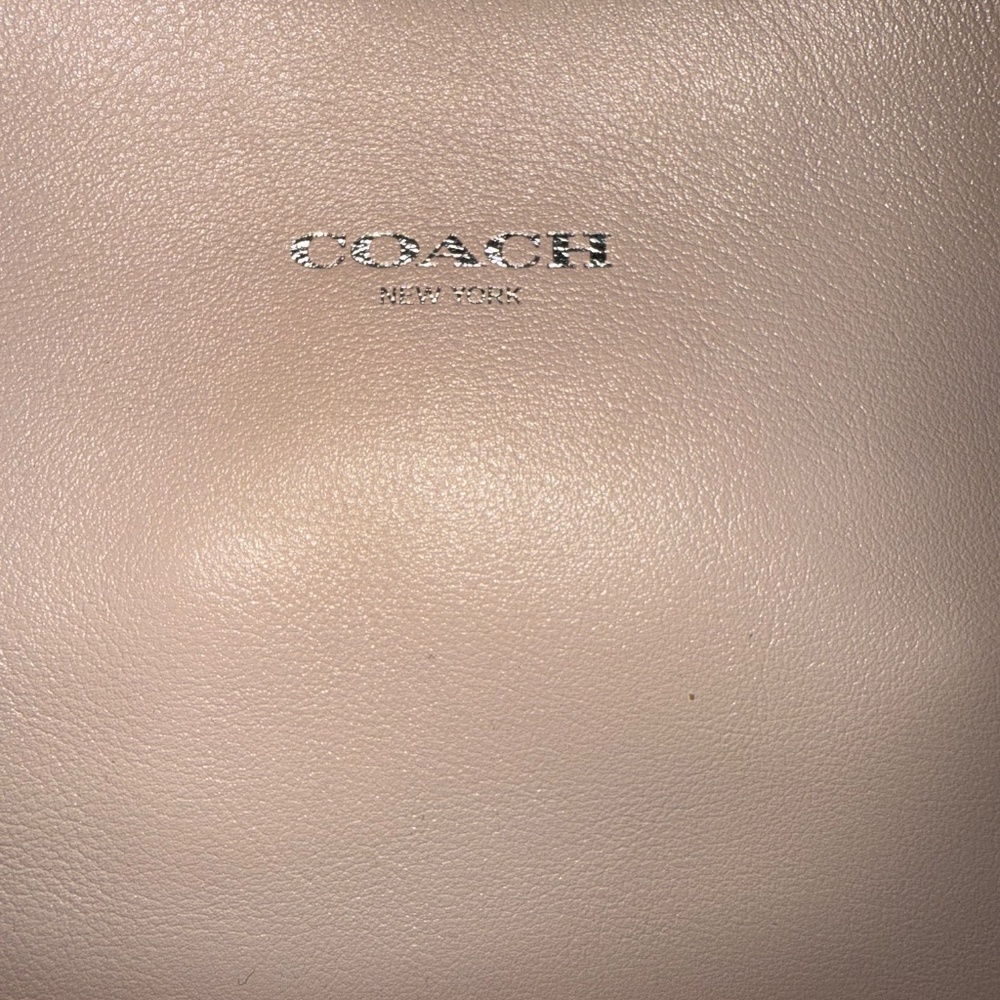 Pink leather Coach bag - Picture 2 of 6